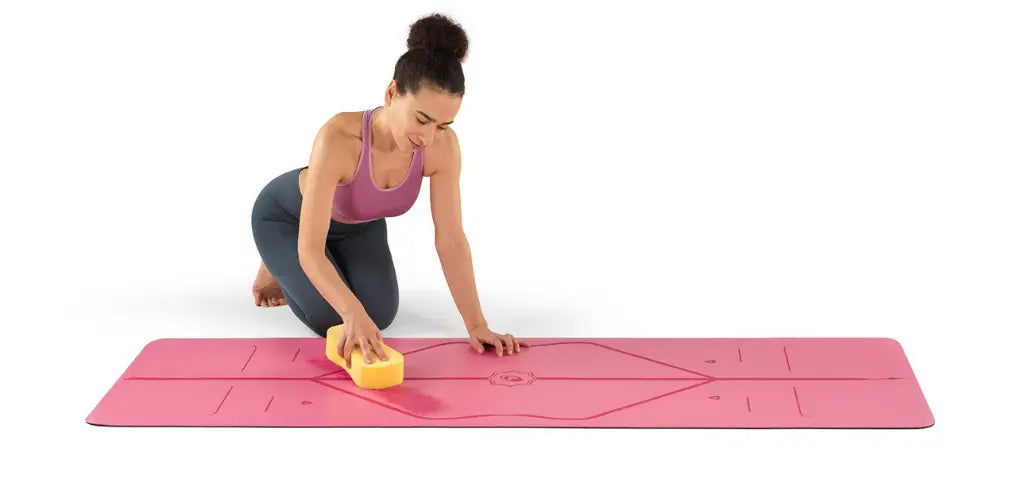 nettoyer tapis yoga main